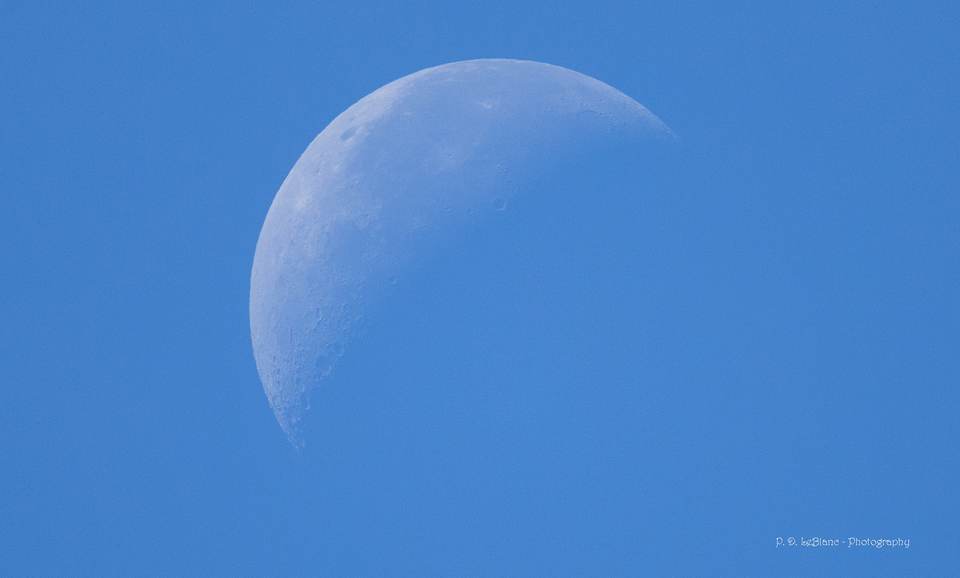 moon desktop 2048x1232 wallpaper